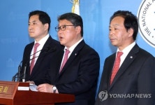 조원진 등 의원 72명, 박 전 대통령 불구속 수사 촉구 청원