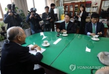 대한노인회 찾은 안철수