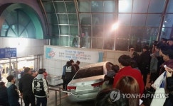동암역 출입구에 돌진한 음주차량