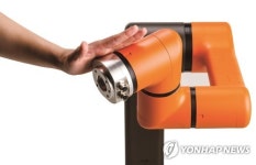 한화테크윈, 산업용 협동로봇 HCR-5
