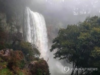 폭우 뒤 장관 이룬 엉또폭포