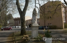 프랑스 가톨릭 주교 청소년 추행으로 사임