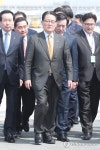 목포 신항만 찾은 박지원