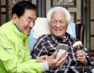 최형우 전 내무부 장관 예방한 이재오