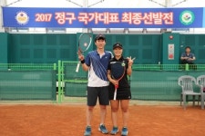 문대용-문혜경 남매, 나란히 정구 태극마크 달아