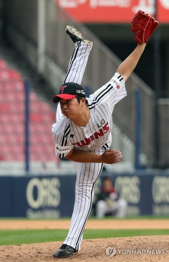 '150 강속구' LG 고우석, 잠실 흥분시킨 1군 데뷔전(종합)