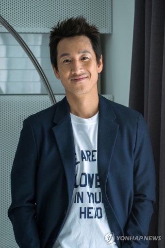 '임금님의 사건수첩' 이선균, 첫 사극 도전