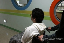 팔다리 움직이지 못해도 8년째 교단 지킨 박병찬 교사