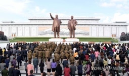 북한군 창건 85주년 헌화행렬