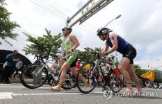 수성못 등에서 대구시장배 전국 철인 3종 대회 열려