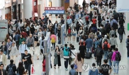 출국인파로 붐비는 인천공항 면세구역