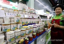 옹진군 농특산물 가공지원센터 | 가공식품 홍보하는 옹진군