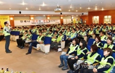 집합교육하는 오비맥주, 이천공장