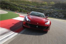 [시승기] 일상 주행도 제격인 4인승 스포츠카…페라리 GTC4루쏘T