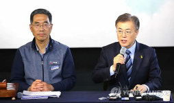 한국노총 방문한 문재인 대선후보