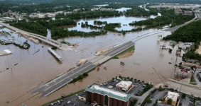 美중부 곳곳에 홍수 경보…제방 터지고 도로 끊겨(종합)