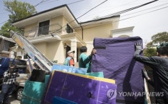 내곡동 자택으로 이사 중