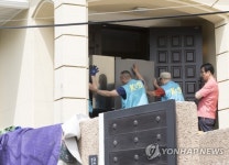 내곡동 자택으로 이사 중