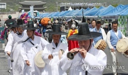 세종대로에서 만나는 강릉단오제