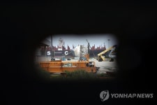 펜스 너머로