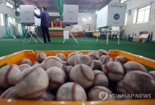 야구부 실내연습장에 마련된 투표소