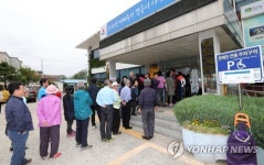 강릉산불 피해 지역의 투표 행렬