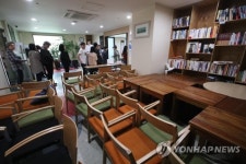 북카페에 마련된 투표소