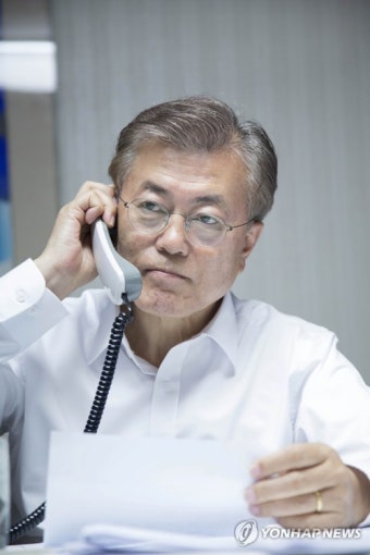 문 대통령, 트럼프 미 대통령과 통화