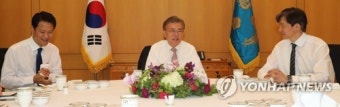 문 대통령, 신임수석과 오찬