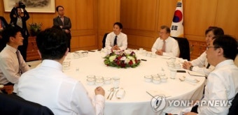 문 대통령, 신임수석과 오찬