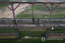 침투방지 스크린 올리는 장병