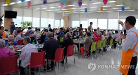 효 잔치 열린 세무서 구내식당