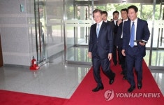 문 대통령, 여민관 집무실 출근