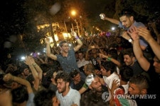 [르포] 로하니 당선된 날 밤 테헤란 길거리 나이트클럽 개장