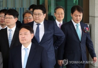 대검 나서는 김주현-봉욱