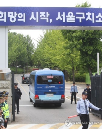 서울구치소로 복귀하는 박 전 대통령 호송차량