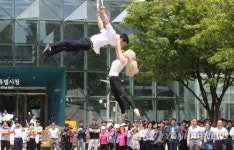 퍼포먼스 팩토리의 하늘길