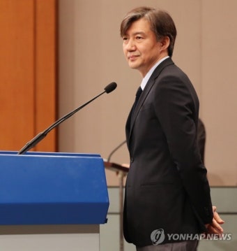 질문받는 민정수석