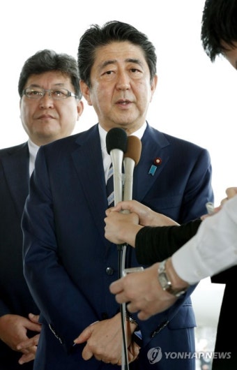 G7 정상회의 참석 위해 출국하는 아베 日총리