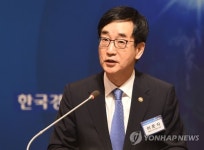 발언하는 이준식 사회부총리