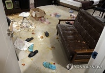 인터넷 방송으로 난장판 된 모텔 객실