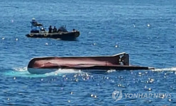 부산 앞바다서 어선 전복…승선원 전원 구조