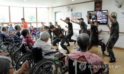 노인, 사망전 요양병원·요양원에서 20개월 보낸다