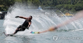 뜨거운 도심을 뒤로하고