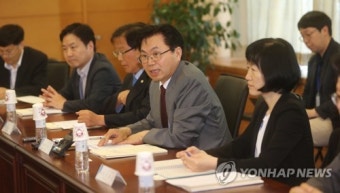 이한주 국정기획위원장, 엄격한 태도로 업무보고 질책 및 성장 주문