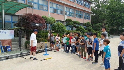류지현 감독이 이끄는 2025 KBO 티볼교실, 야구 교육의 새로운 시작
