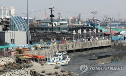 화재피해 극복기원…소래포구 상인 성금 지급