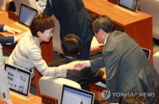 인사하는 두 장관 후보자