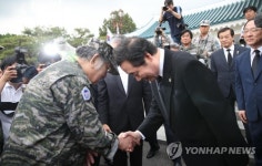 고엽제전우회 회원들 만난  이낙연 총리