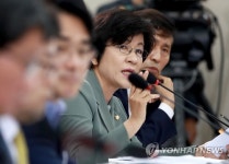 질의하는 김영주 의원